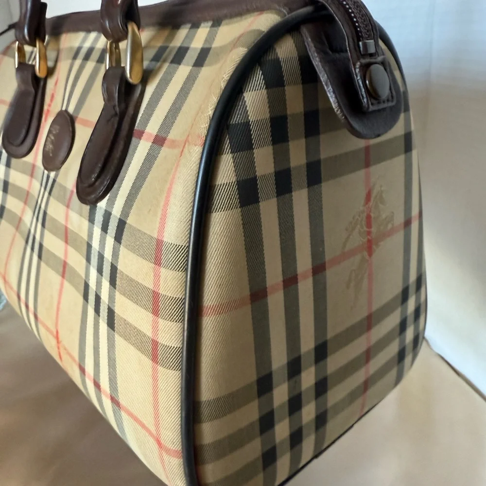 Burberry Boston Medium Size. - Picture 4 of 17